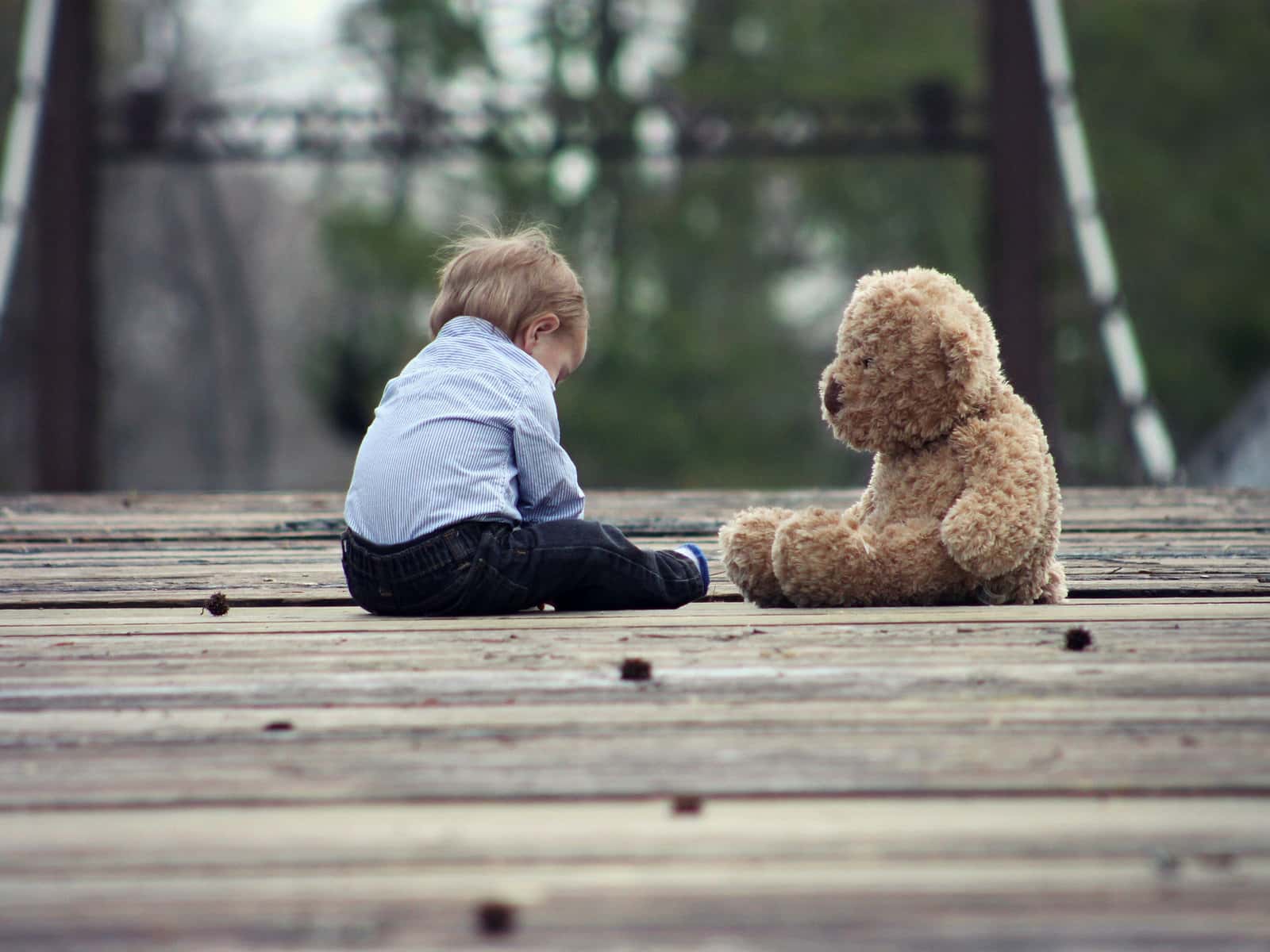 Photograph accompanying “Can childhood emotional neglect cause the same symptoms as complex trauma?”, trauma and emotional neglect article from Silver Owl Therapy