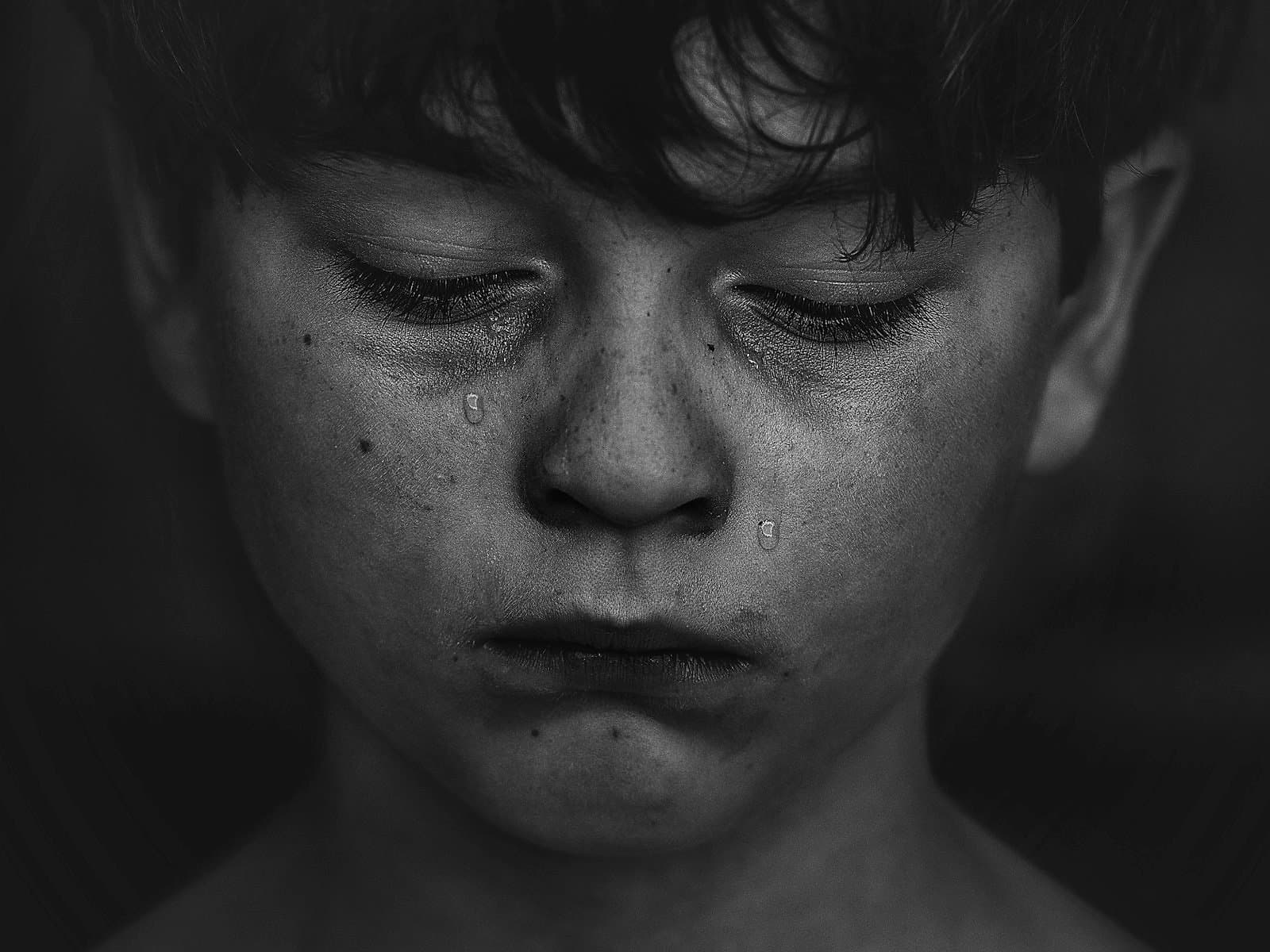 Photograph accompanying “Fawning in relationships, why you lose yourself around others”, relationships and boundaries article from Silver Owl Therapy