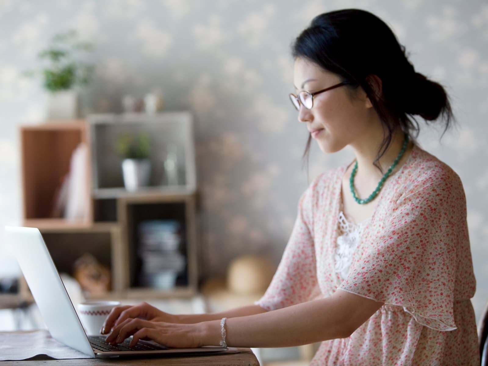 Photograph accompanying “Online Somatic Therapy in Ontario: Trauma-Informed Healing Through Expressive Arts.”, nervous system and anxiety article from Silver Owl Therapy