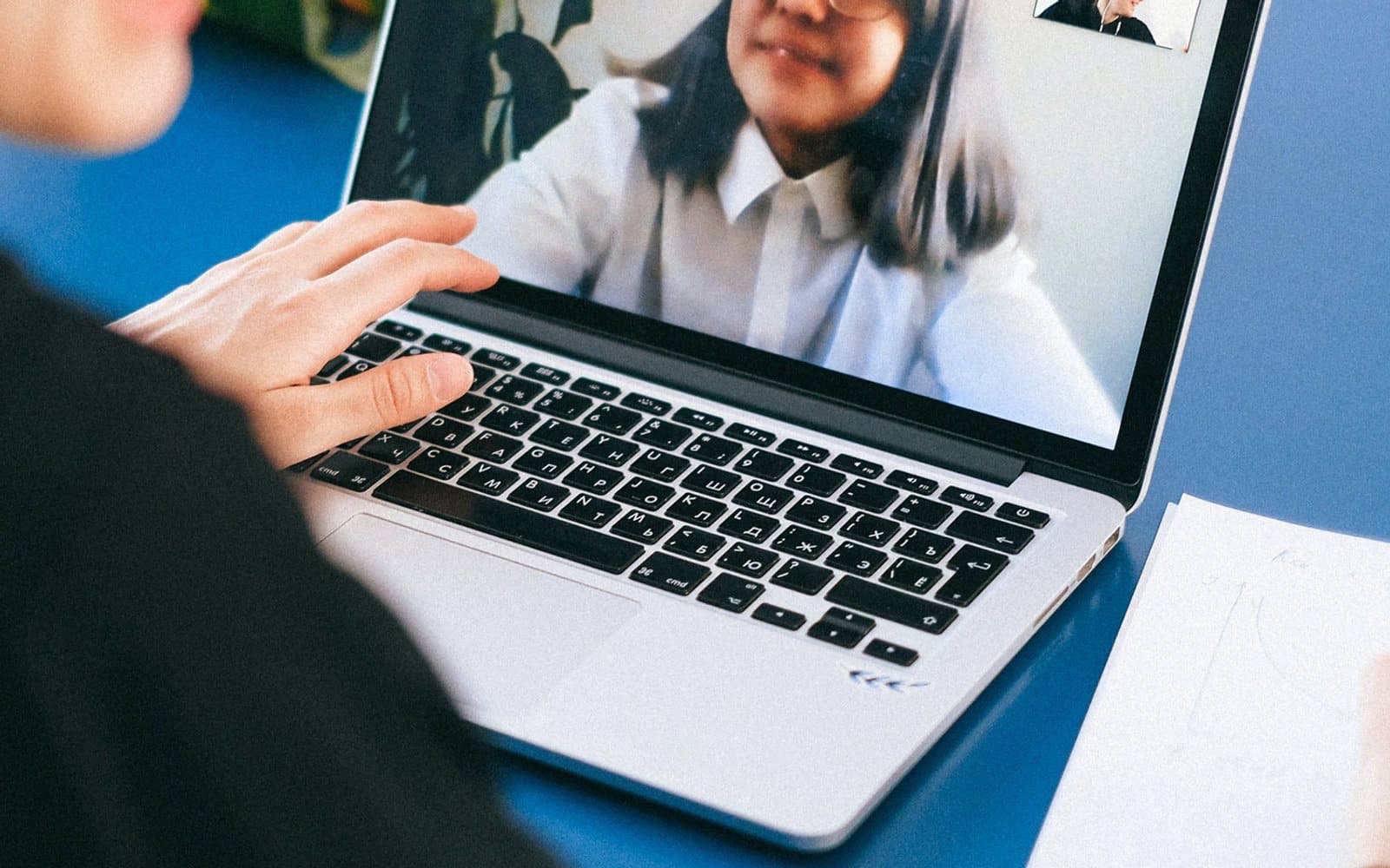 Photograph accompanying “Online vs In-Person Therapy for Trauma: What's Worth Knowing”, somatic therapy and healing article from Silver Owl Therapy