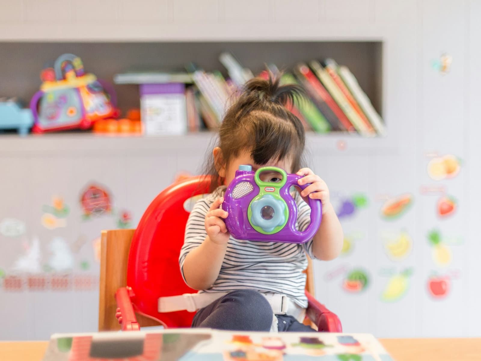 Photograph accompanying “The role reversal, when the child becomes the emotional caretaker”, somatic therapy and healing article from Silver Owl Therapy