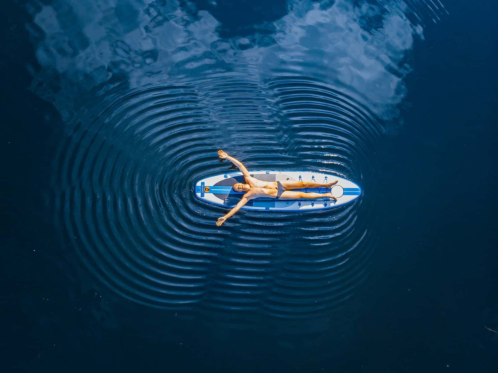 Photograph accompanying “What to Talk About in Therapy When You Feel Nothing”, somatic therapy and healing article from Silver Owl Therapy