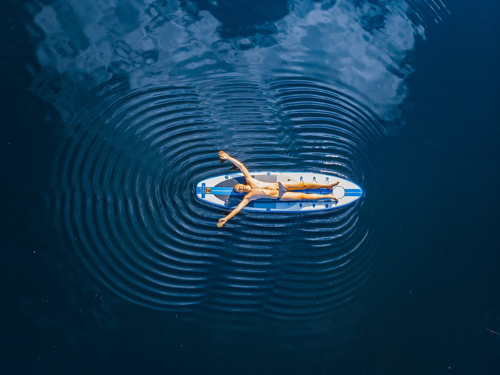 Photograph accompanying “What to Talk About in Therapy When You Feel Nothing”, somatic therapy and healing article from Silver Owl Therapy